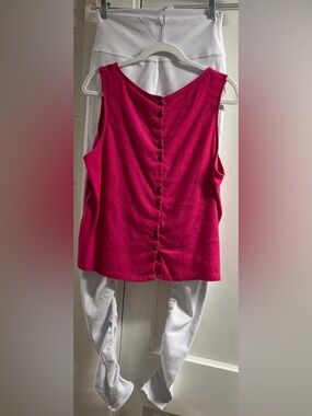 2 pc ALO Yoga White Leggings with Pink top